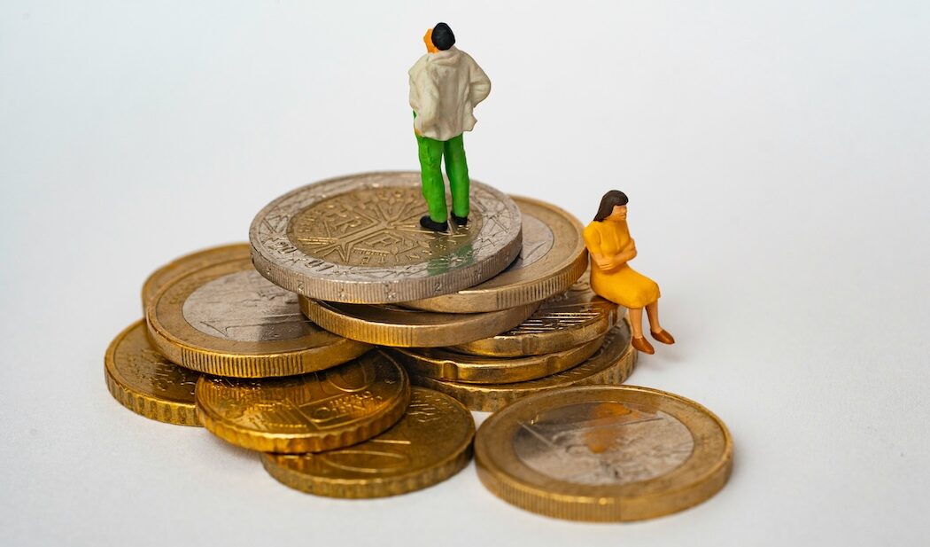 mathieu-stern-1fzyz-bmKBw-unsplash Poche donne al lavoro e pagate meno: la fotografia dell'Inps